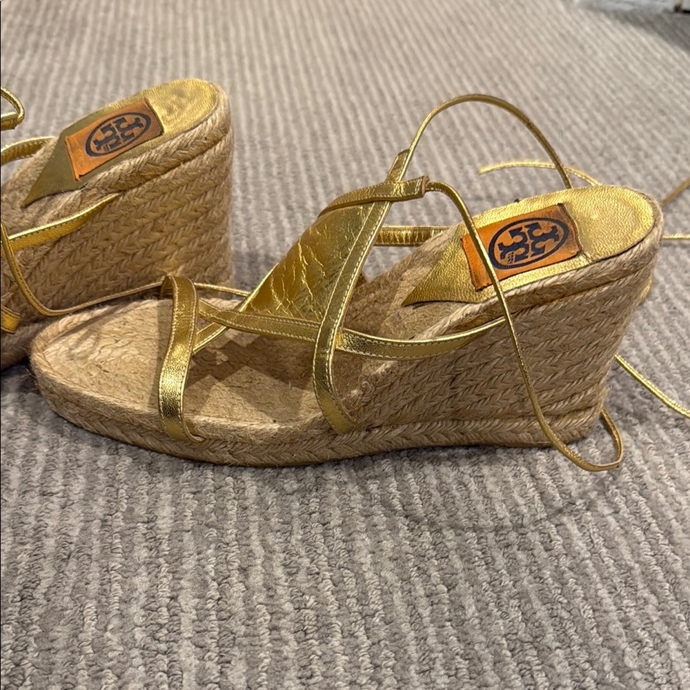 Tory Burch Metallic Gold Espadrille Sandals SZ 9 - Picture 4 of 6